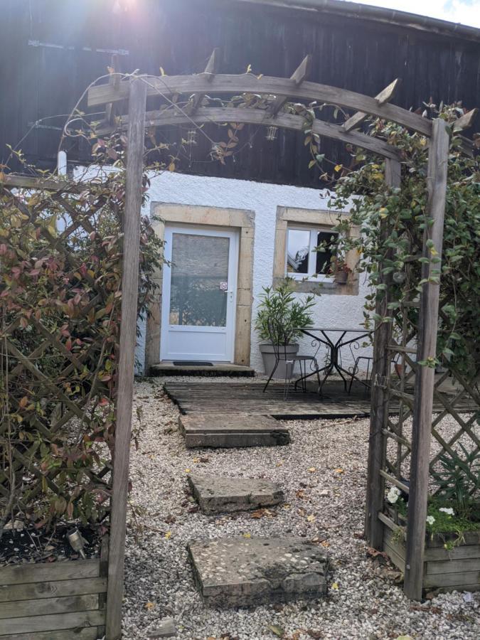Les gîtes de Cour Rémond Villers-la-Faye Exterior foto